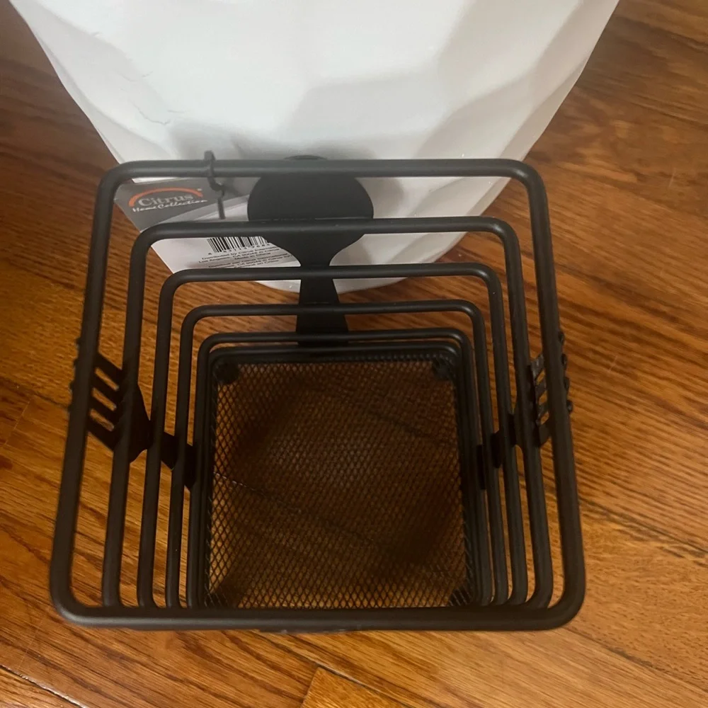 CUTE.. Metal Utensil Holder